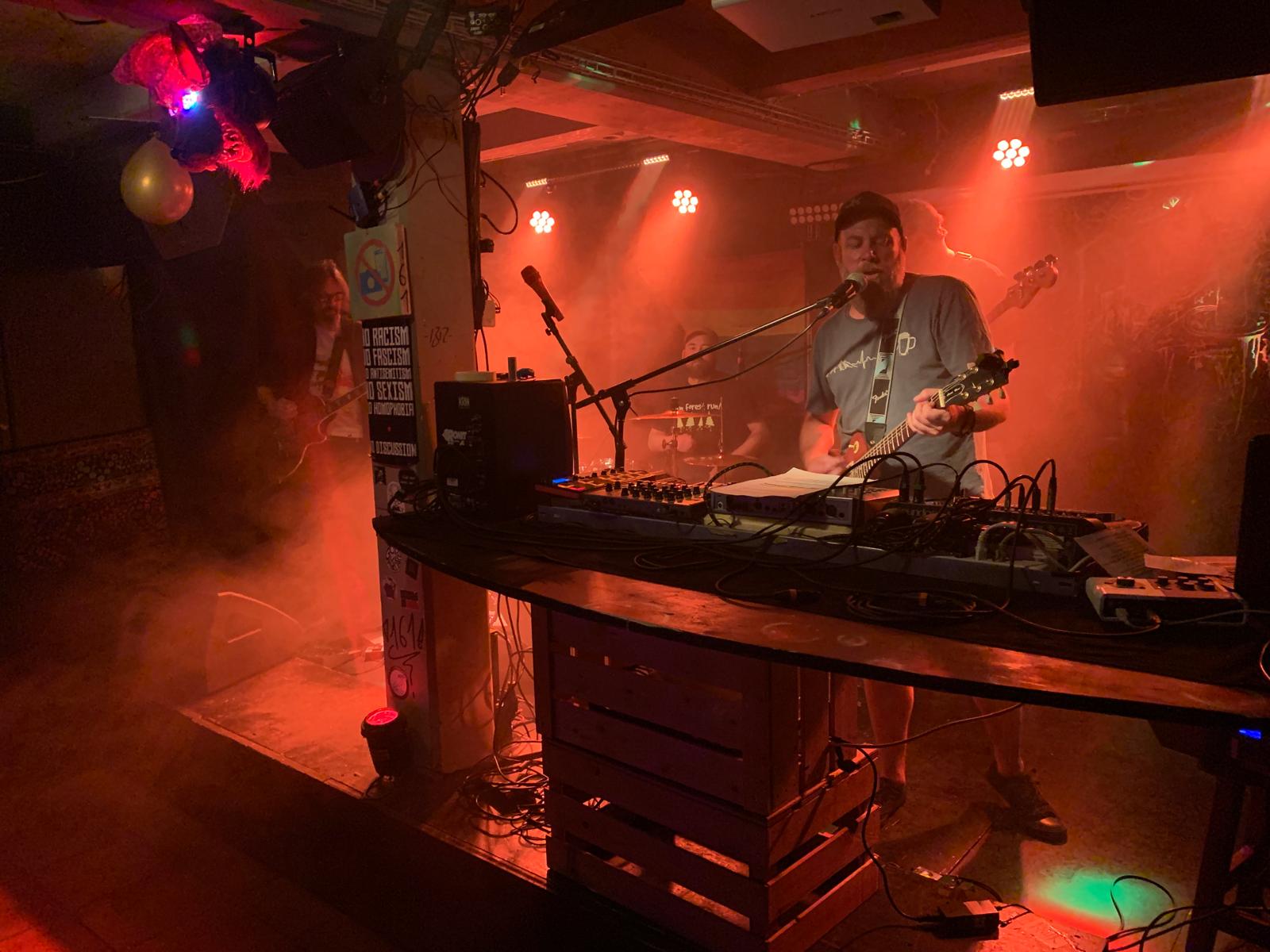 ELECTRIC ThREE live on stage